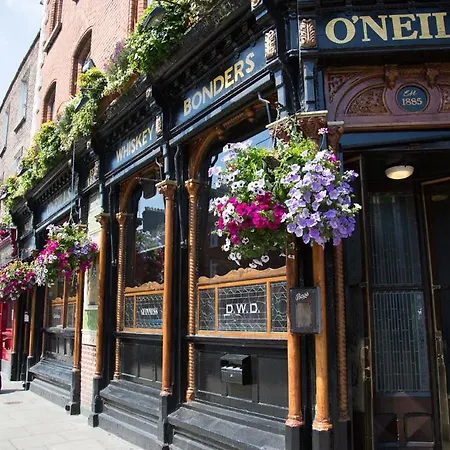 Guest house O'neills Victorian Pub & Townhouse