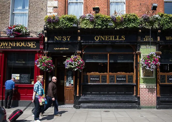 بيت ضيافة O'neills Victorian Pub & Townhouse