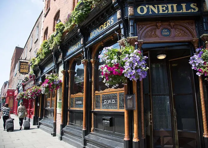 بيت ضيافة O'neills Victorian Pub & Townhouse