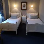 O'neills Victorian Pub & Townhouse Гостевой дом