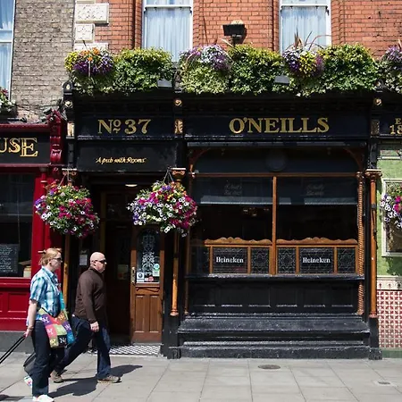 Guest house O'neills Victorian Pub & Townhouse