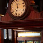 Pensión O'neills Victorian Pub & Townhouse 3*