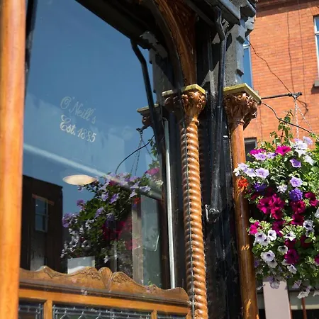O'neills Victorian Pub & Townhouse بيت ضيافة