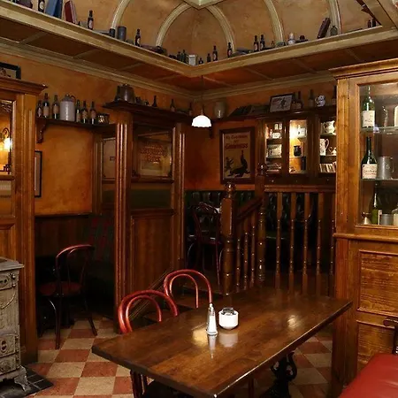 O'neills Victorian Pub & Townhouse بيت ضيافة
