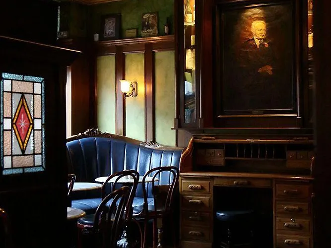 בית הארחה O'neills Victorian Pub & Townhouse 4*