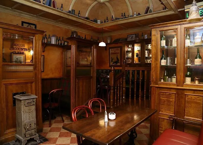 O'neills Victorian Pub & Townhouse בית הארחה