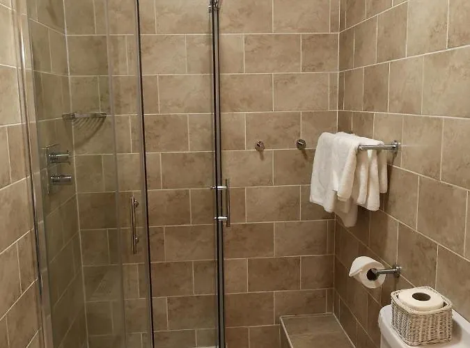 O'neills Victorian Pub & Townhouse בית הארחה