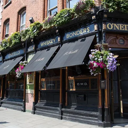 欧尼尔斯维多利亚酒吧及联排别墅酒店